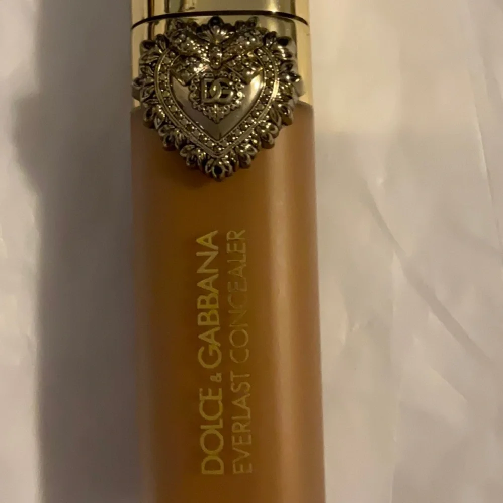 Dolce & Gabbana Everlast Concealer - in 31 medium deep